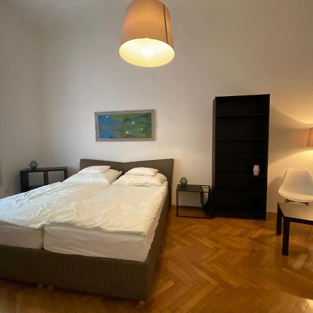 3 Bedrooms- Central Quarter Apartment 布达佩斯 外观 照片